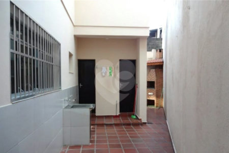 Sobrado à venda com 3 quartos, sendo 1 suíte, em Jardim São Luís, São Paulo, SP