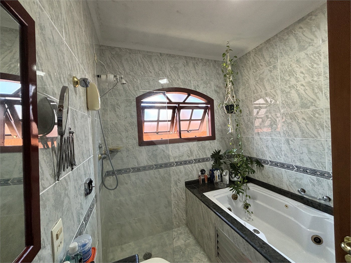 Sobrado à venda com 4 suítes em Vila Guilherme, São Paulo, SP