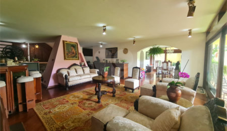 Casa à venda com 3 quartos, sendo 1 suíte, em Interlagos, São Paulo, SP