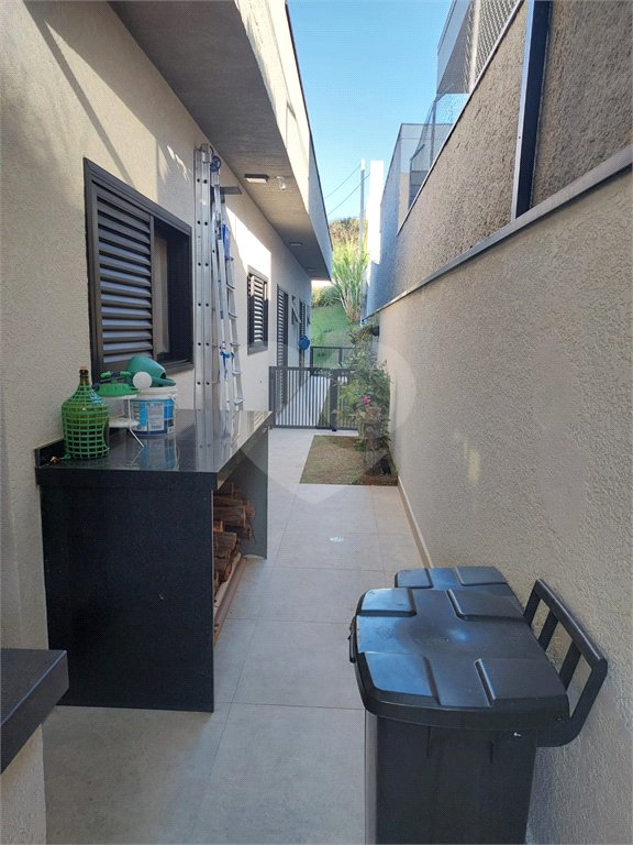 Casa à venda com 4 quartos, sendo 2 suítes,  no condomínio Figueira Garden, Atibaia - SP