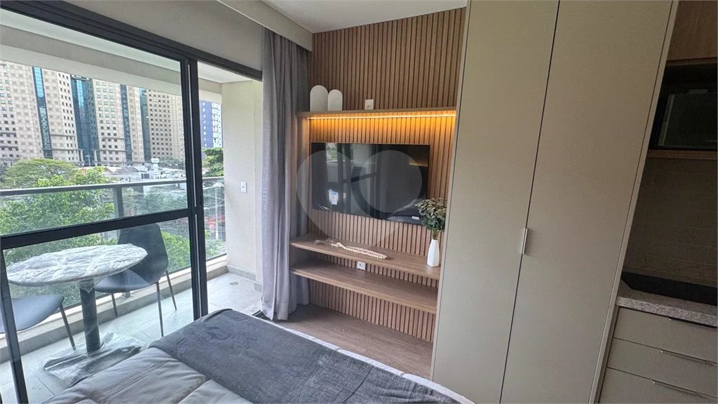 Studio mobiliado de 26m para locação em Moema