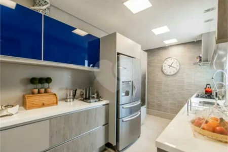 Apartamento de 306m² na melhor região de Moema, 3 suítes, 5 vagas, varanda gourmet, depósito, fora de rota