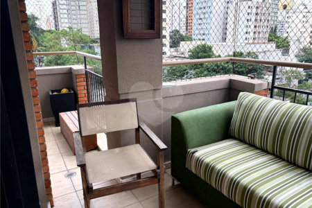 Apartamento em Moema Pássaros à Venda 171 m² 3 Dormitórios 3 Suítes Reformado