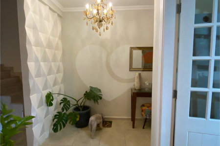 Casa à venda com 3 quartos, sendo 1 suíte, no condomínio Loteamento Recanto dos Paturis, Vinhedo - SP