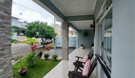 Casa à venda com 3 quartos, sendo 1 suíte,  no condomínio Castanheiras, Mairinque - SP