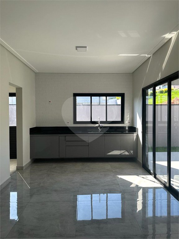 Casa à venda com 3 quartos, sendo 1 suíte, no condomínio Lagos D´icaraí, Salto - SP