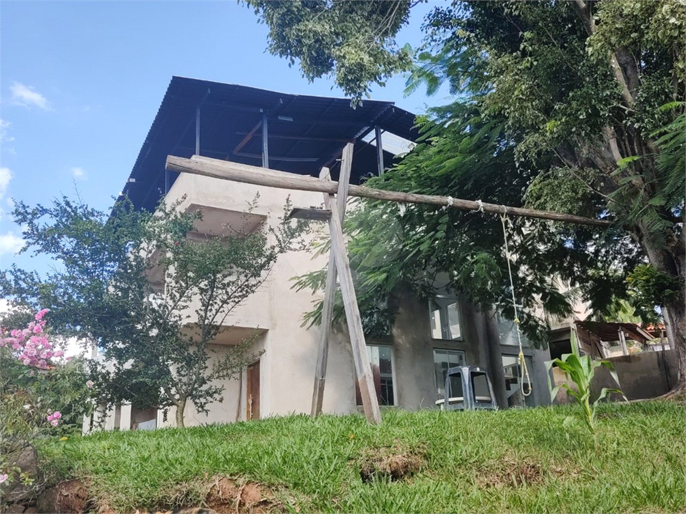 Casa à venda com 6 quartos, sendo 1 suíte, no condomínio Cafezal IV, Itupeva - SP