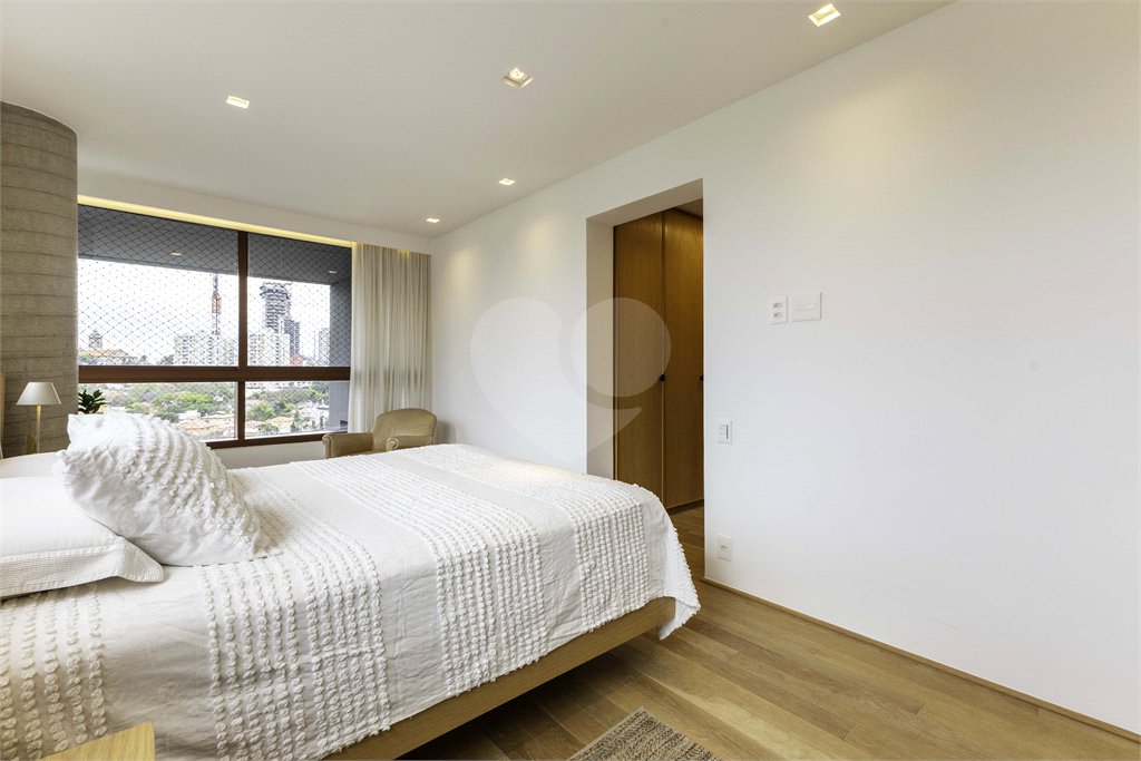 Apartamento à venda com 3 suítes em Jardim das Bandeiras, São Paulo, SP