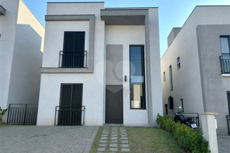 Casa à venda com 3 suítes no condomínio Villaggio Maranello, Vinhedo - SP