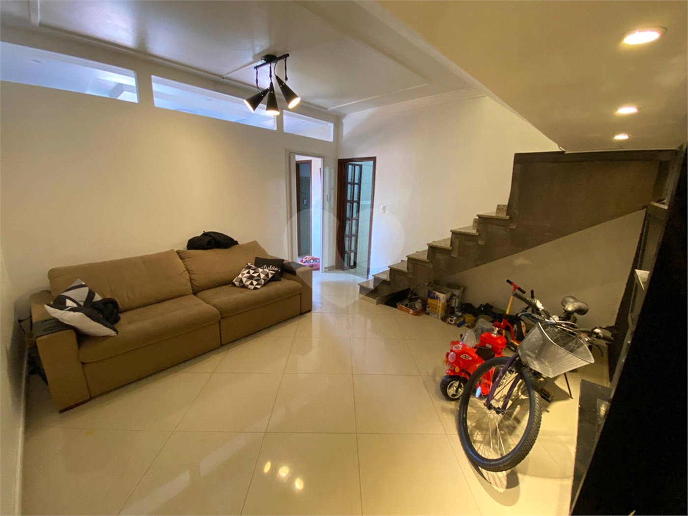 Sobrado à venda com 6 quartos, sendo 2 suítes,  em Vila Mazzei, São Paulo, SP