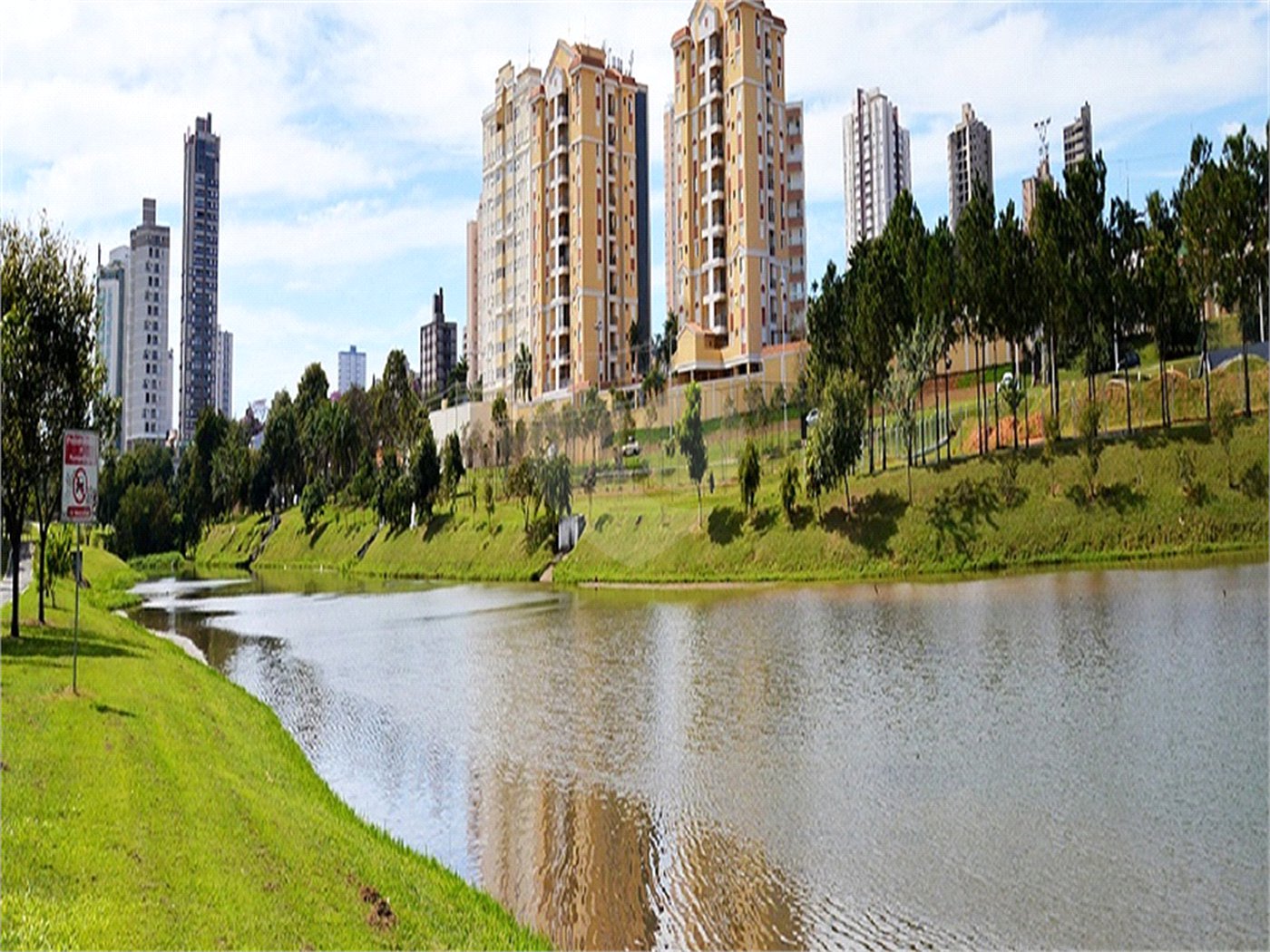 Casa à venda com 2 quartos, sendo 1 suíte, no condomínio Residencial Villaggio Gênova, Indaiatuba - SP