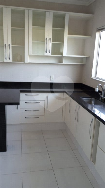 Casa à venda com 3 suítes no condomínio Picollo, Louveira - SP