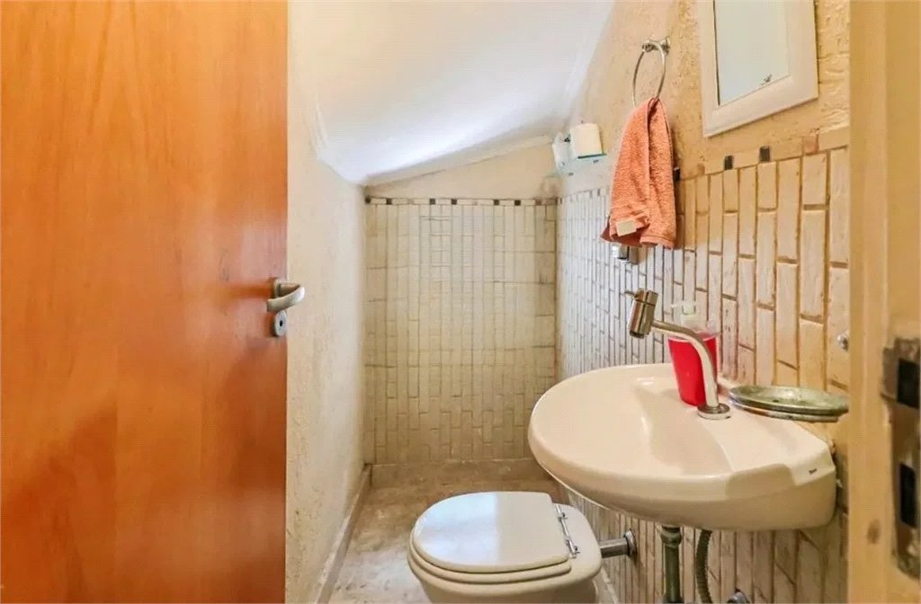 Sobrado à venda com 3 quartos, sendo 1 suíte, em Jardim Centenário, São Paulo, SP