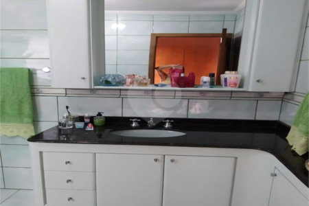 Sobrado à venda com 3 quartos, sendo 2 suítes, em Jardim Santa Emília, São Paulo, SP