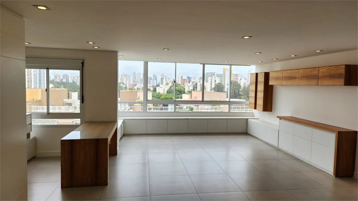Apartamento à venda com 3 quartos, sendo 2 suítes, em Paraíso do Morumbi, São Paulo, SP