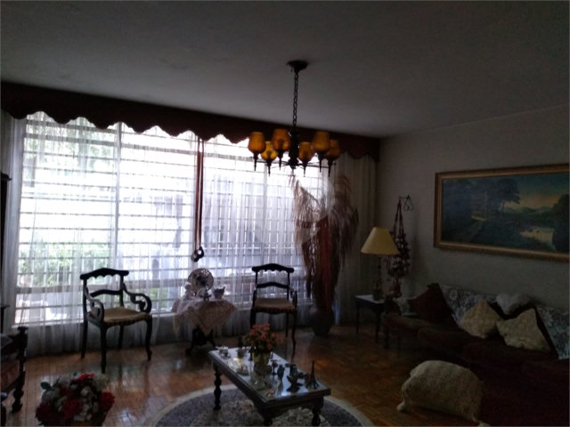 Casa à venda com 4 quartos, sendo 1 suíte,  em Campo Belo, São Paulo, SP