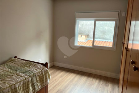 Sobrado à venda com 3 quartos, sendo 1 suíte, em Jardim Vazani, São Paulo, SP