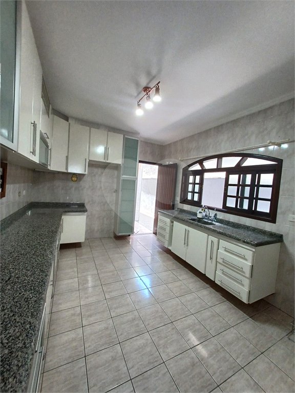 Sobrado à venda com 3 quartos, sendo 1 suíte,  em Jardim Pinheiros, São Paulo, SP