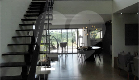 Casa à venda ou para alugar com 4 suítes no condomínio Figueira Garden, Atibaia - SP