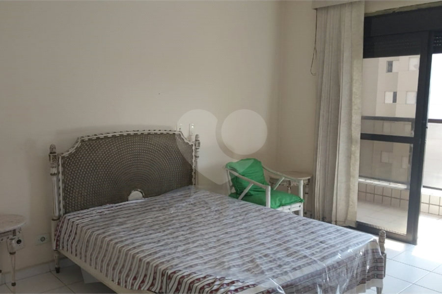 Apartamento à venda com 4 quartos, sendo 2 suítes, em Tombo, Guarujá, SP