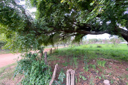 Terreno com 3.075,00 m² de área total.