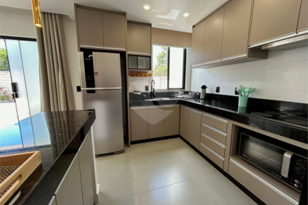Apartamento à venda com 2 quartos, sendo 1 suíte, em Taperapuan, Porto Seguro, BA