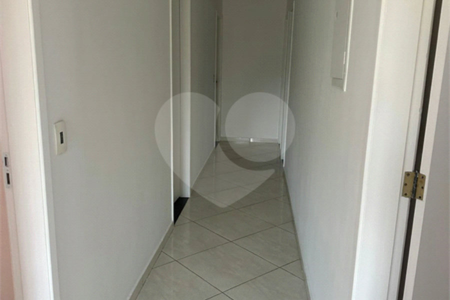 Casa à venda com 4 quartos, sendo 1 suíte,  no condomínio Jardim das Acácias, Cotia - SP