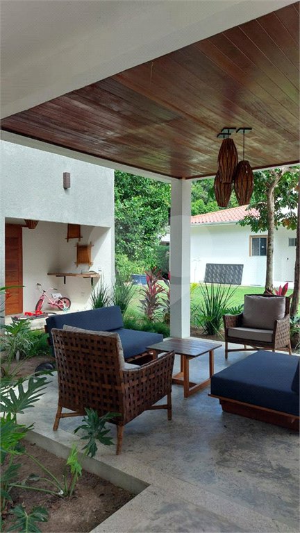 Casa à venda com 2 quartos, sendo 1 suíte, no Centro, Santa Cruz Cabrália, BA