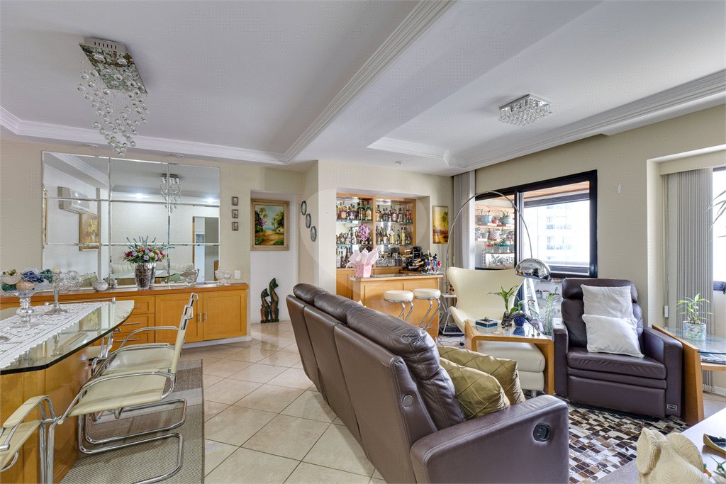 Apartamento à venda com 3 quartos, sendo 2 suítes, em Santo Amaro, São Paulo, SP