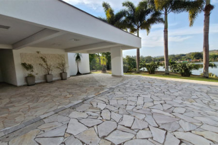 Casa à venda ou para alugar com 5 quartos, sendo 4 suítes, no condomínio Shamballa II, Atibaia - SP