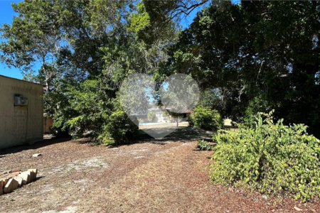 Casa à venda com 3 quartos, sendo 1 suíte, no Centro, Santa Cruz Cabrália, BA