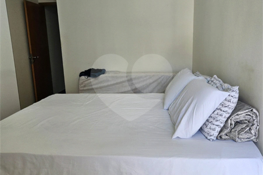 Casa à venda com 3 quartos, sendo 1 suíte, no condomínio Professora Romilde Nogueira de Sá, São Paulo - SP