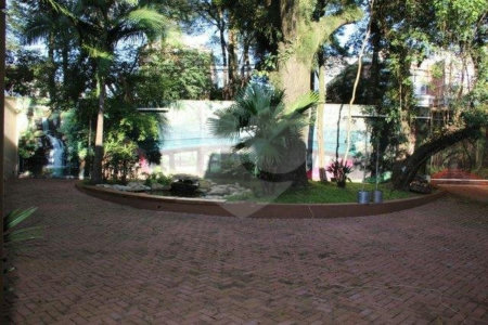 Sobrado à venda ou para alugar com 4 suítes em Alto da Boa Vista, São Paulo, SP