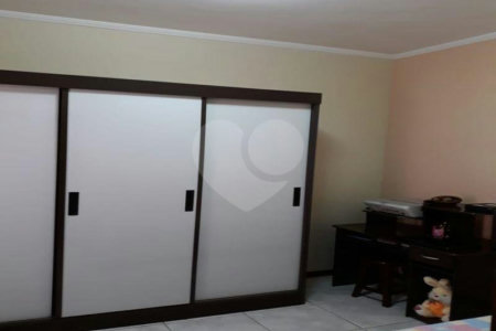 Sobrado à venda com 3 quartos, sendo 1 suíte,  em Chácara Jafet, Mogi das Cruzes, SP