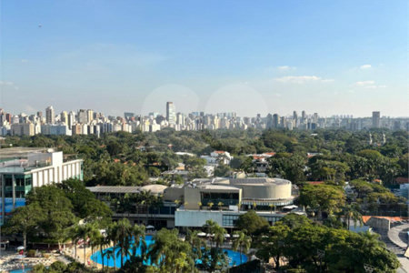 Apartamento à venda com 3 quartos, sendo 1 suíte, em Cerqueira César, São Paulo, SP