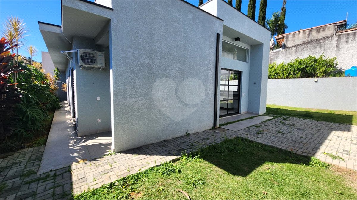 Casa para alugar com 3 quartos, sendo 1 suíte, no condomínio Chácaras Brasil, Atibaia - SP