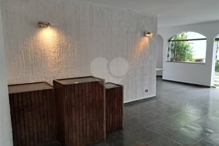 Sobrado à venda com 4 quartos, sendo 2 suítes, em Granja Julieta, São Paulo, SP
