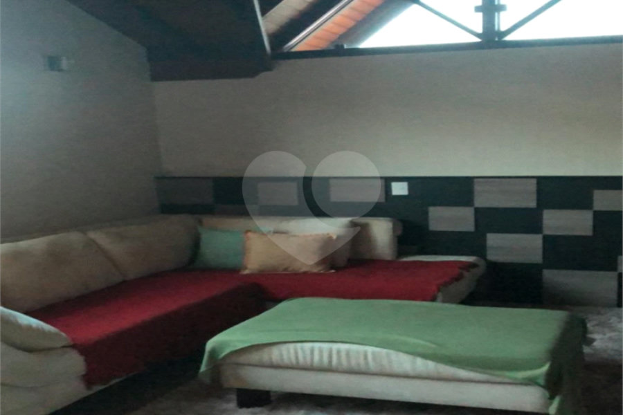 Casa à venda com 4 quartos, sendo 2 suítes, no condomínio Florada da Serra, São Paulo - SP