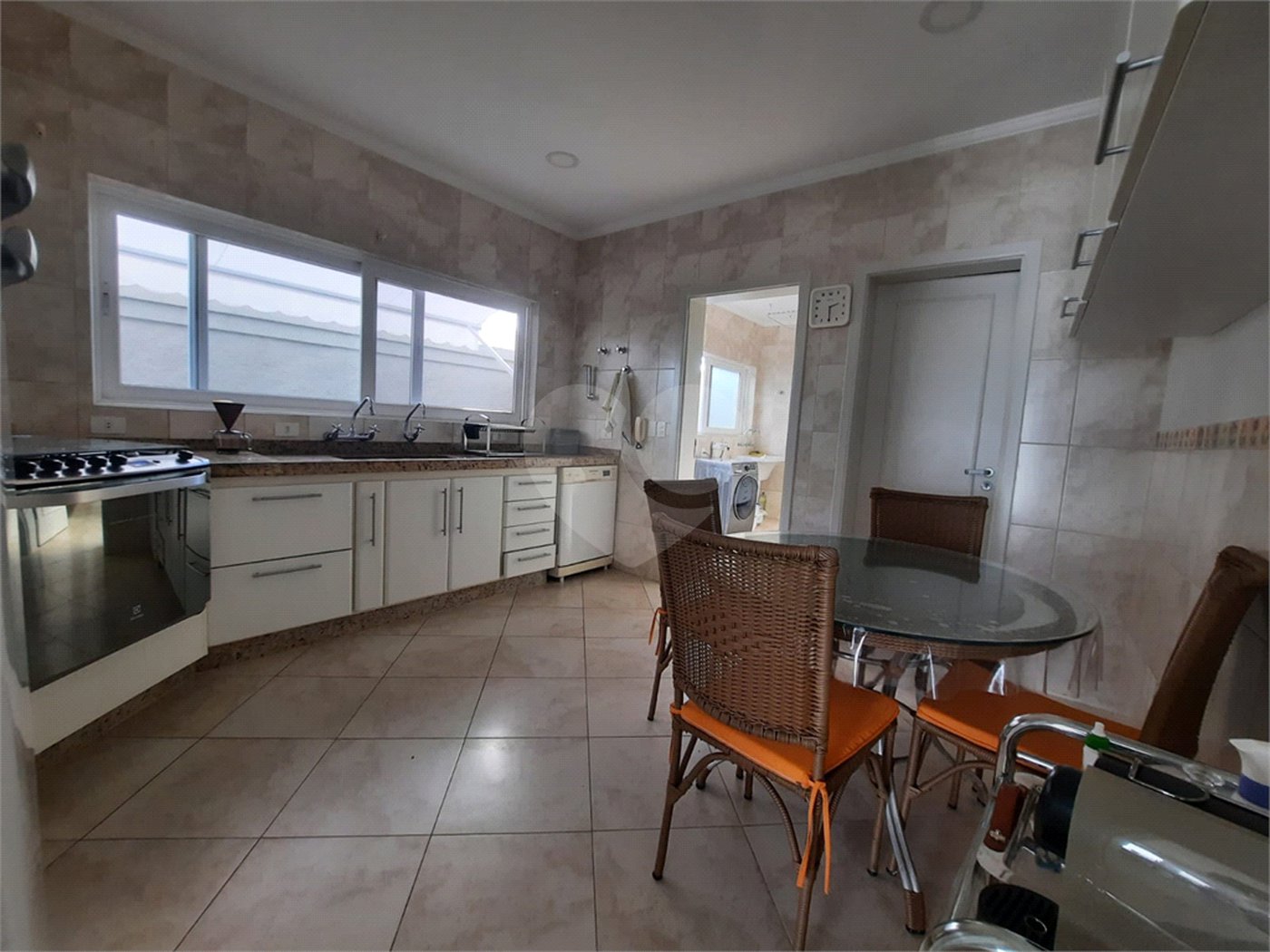 Casa à venda com 3 suítes no condomínio Parque Arco Iris, Atibaia - SP