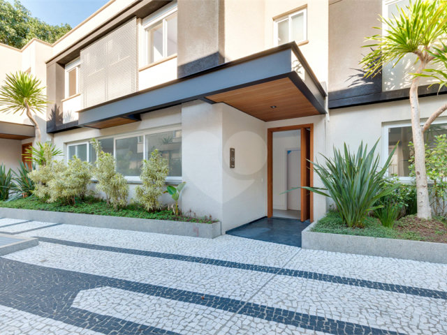 Casa à venda com 4 suítes no condomínio Vila Arese, São Paulo - SP