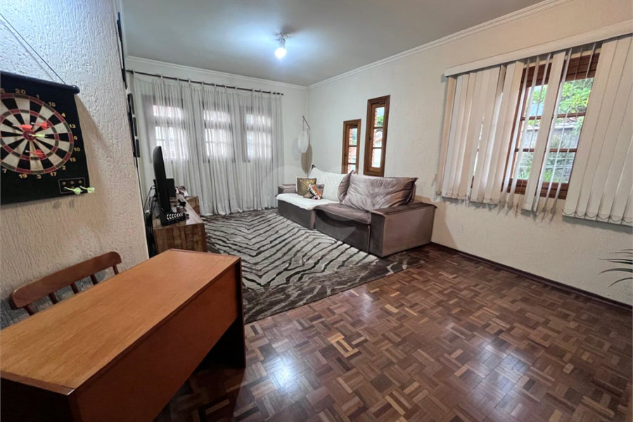 Casa à venda com 4 quartos, sendo 2 suítes, no condomínio Jornalista Américo Ariza, São Paulo - SP