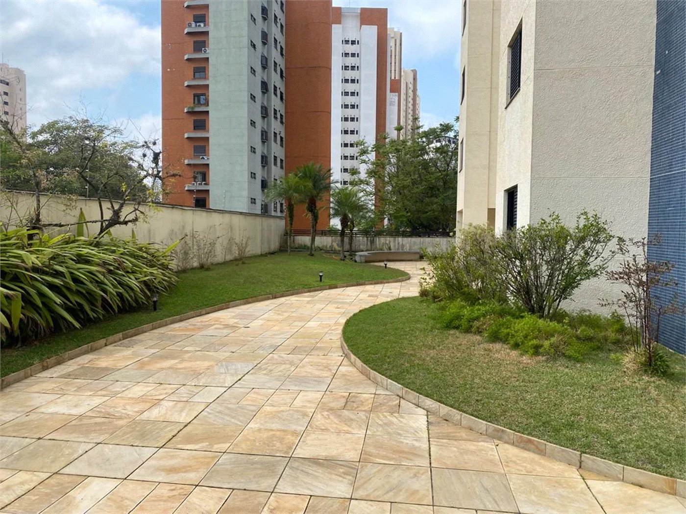 Apartamento à venda com 3 quartos, sendo 1 suíte, em Vila Andrade, São Paulo, SP