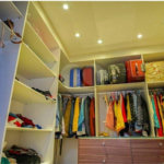 Casa à venda com 4 quartos, sendo 2 suítes, no condomínio Residencial Jardim Primavera, Louveira - SP