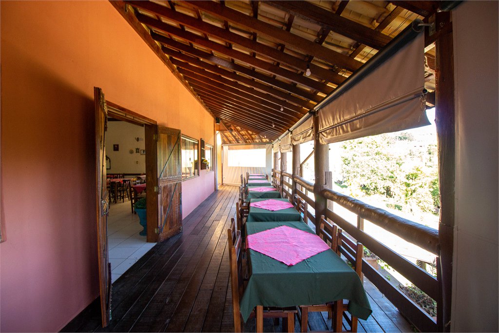 Hotel à venda com 15 quartos, sendo 4 suítes,  no Centro (canguera), São Roque, SP