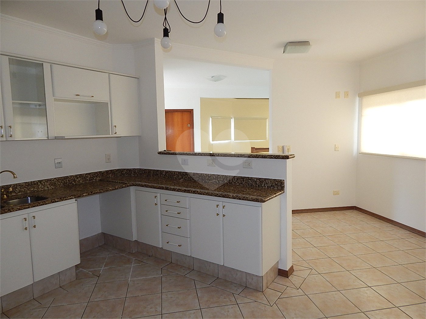 Casa à venda com 3 quartos, sendo 1 suíte, no condomínio Alpes de Vinhedo, Vinhedo - SP