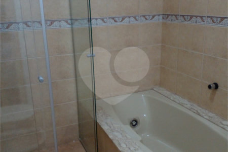 Sobrado à venda ou para alugar com 3 quartos, sendo 1 suíte, no Centro, Salto, SP