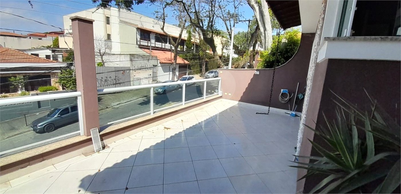 Sobrado à venda com 3 quartos, sendo 2 suítes,  em Vila Pires, Santo André, SP