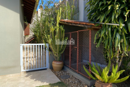 Casa à venda com 3 quartos, sendo 1 suíte, com vista deslumbrante em Recreio Maristela, Atibaia