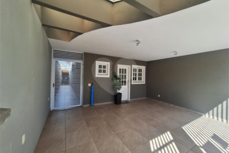 Casa à venda com 3 quartos, sendo 1 suíte, em Vila de Vecchi, Jundiaí, SP
