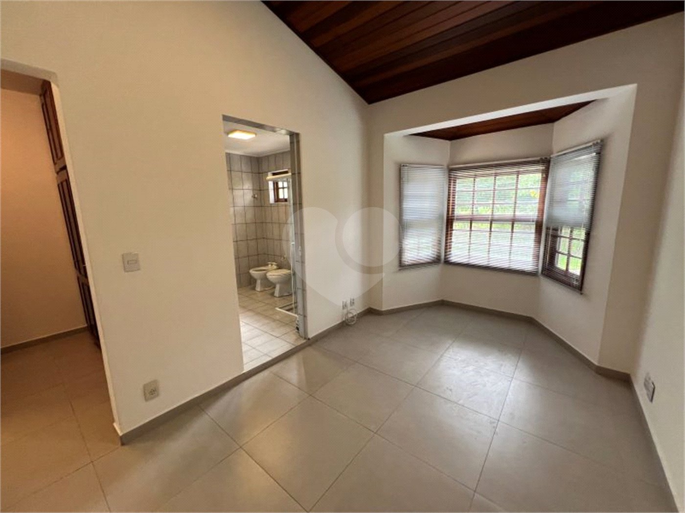 Casa à venda ou para alugar com 4 quartos, sendo 3 suítes, no condomínio Estância Marambaia, Vinhedo - SP